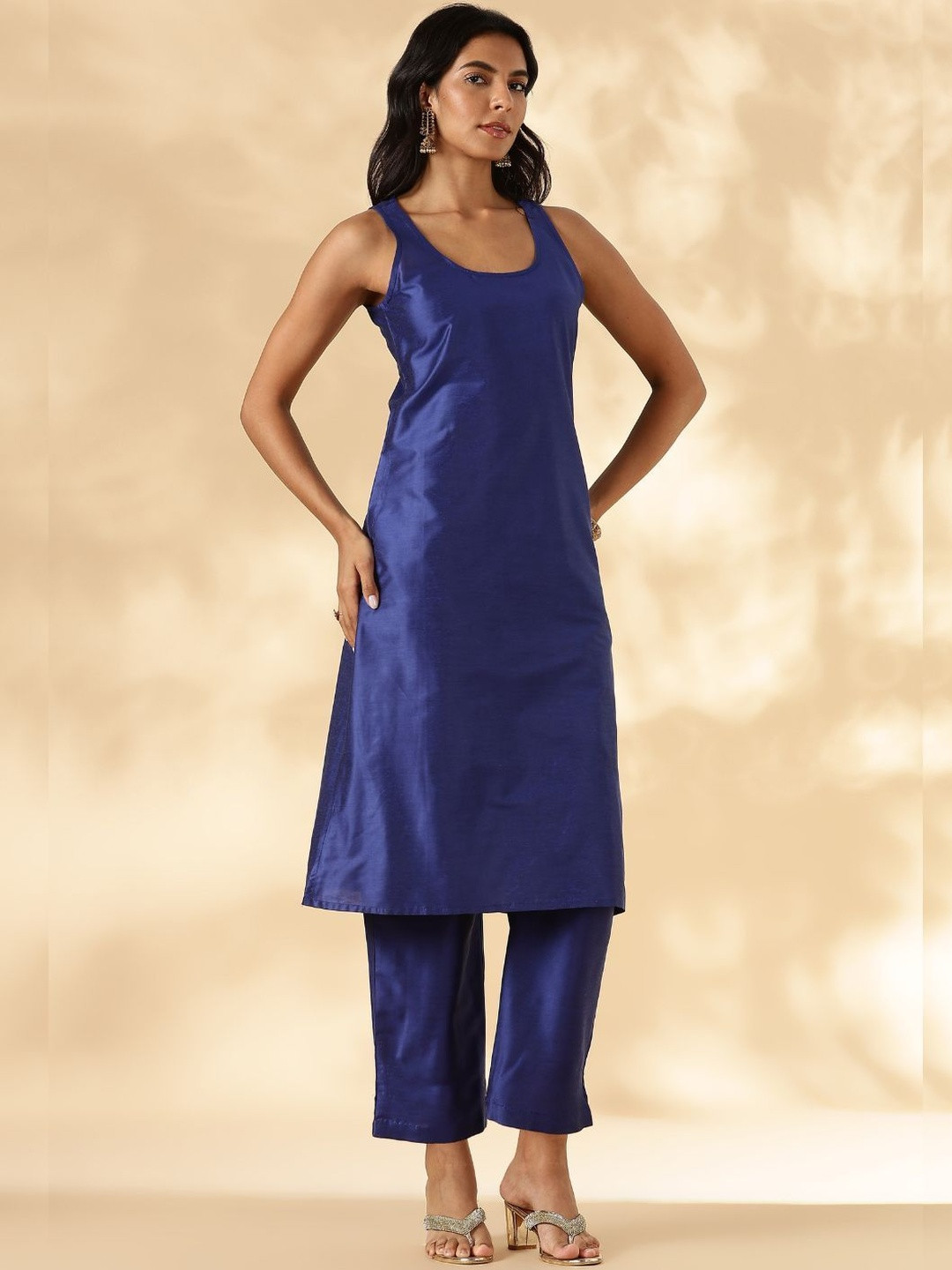 Abhishti Sleeveless Straight Kurta With Trousers