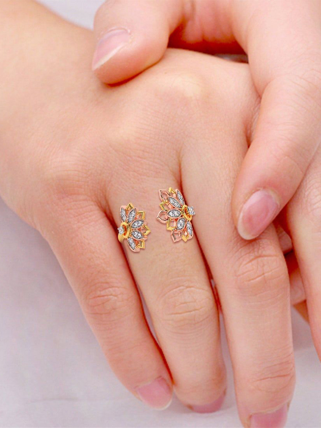 CANDERE A KALYAN JEWELLERS COMPANY 18Kt Gold Finger Ring With Diamond - 3.35 g