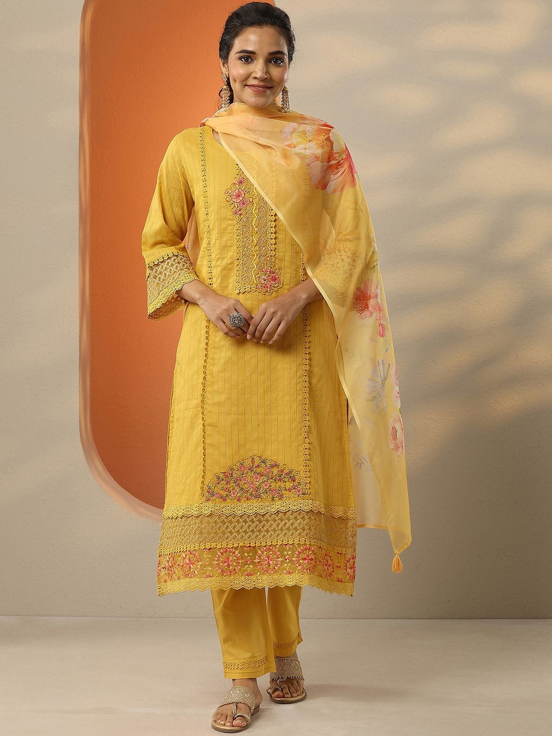 Libas Women Floral Printed Regular Kurta with Trousers & Dupatta
