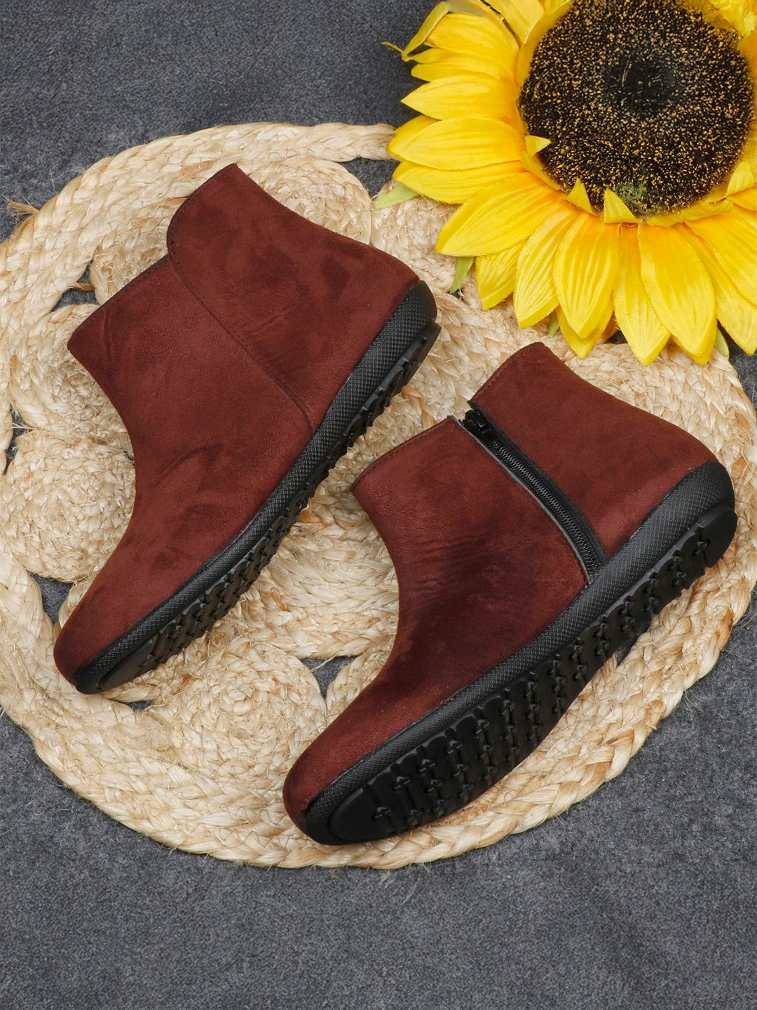 Ishransh Women Latest Trendy Flat Zipper Boots