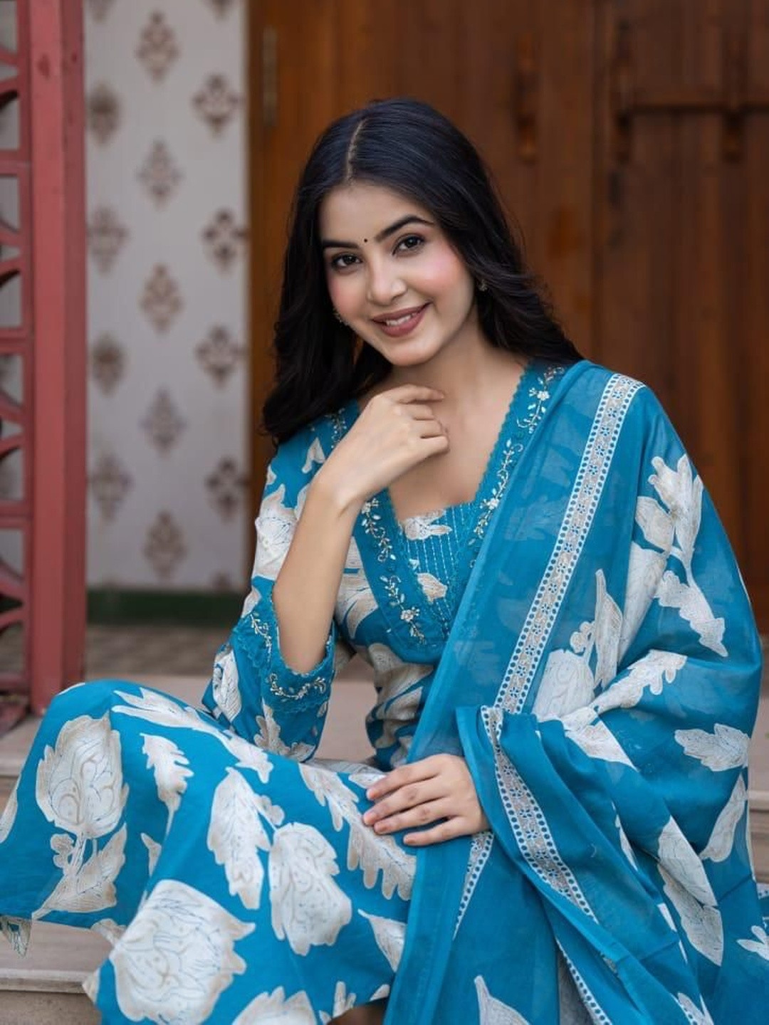 APNASA Women Floral Printed Zardozi Pure Cotton Kurta With Trousers & Dupatta Kurta Sets