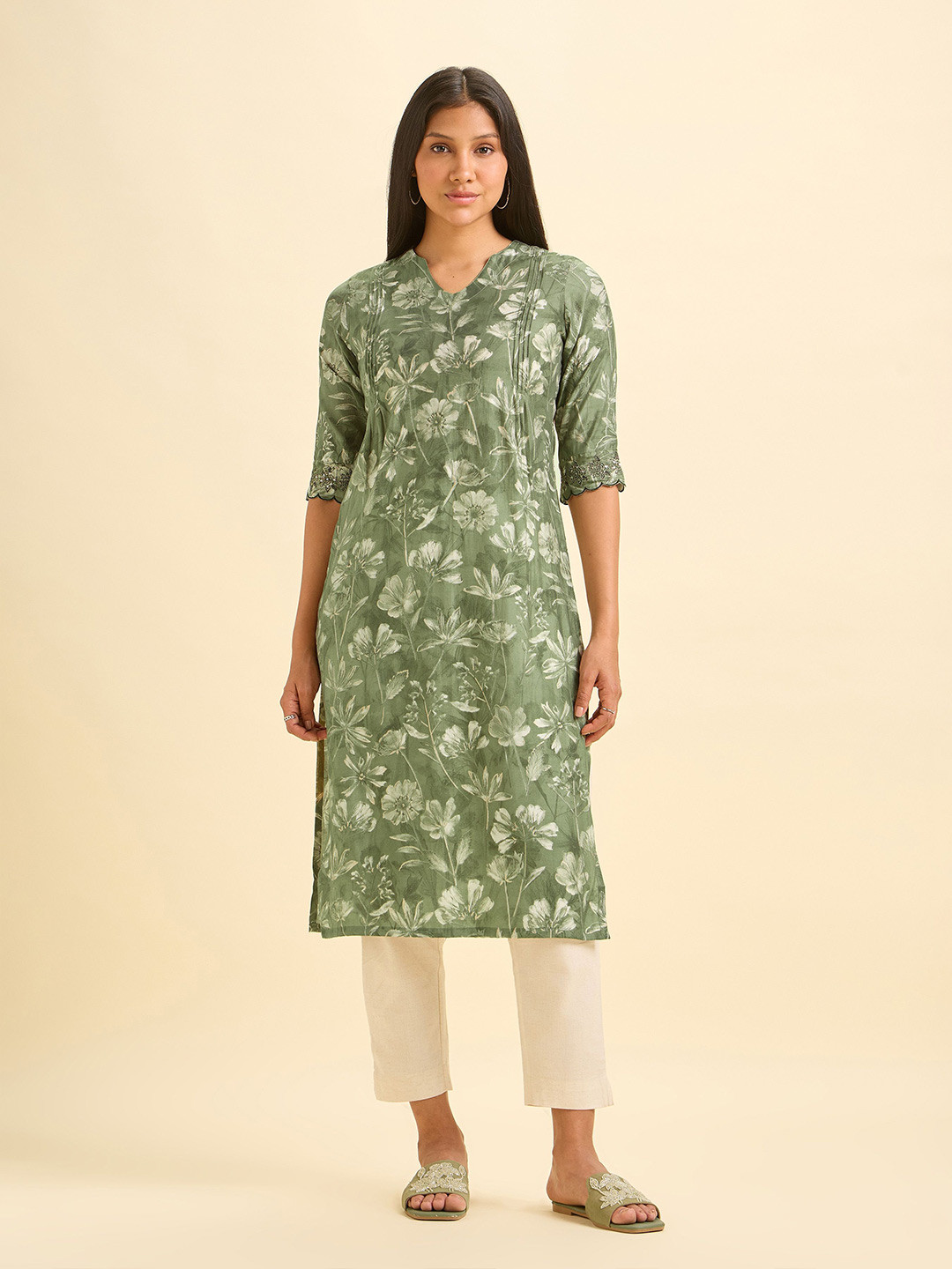 Vismay Women Floral Printed Chanderi Printed Slited Kurta With Pintucks