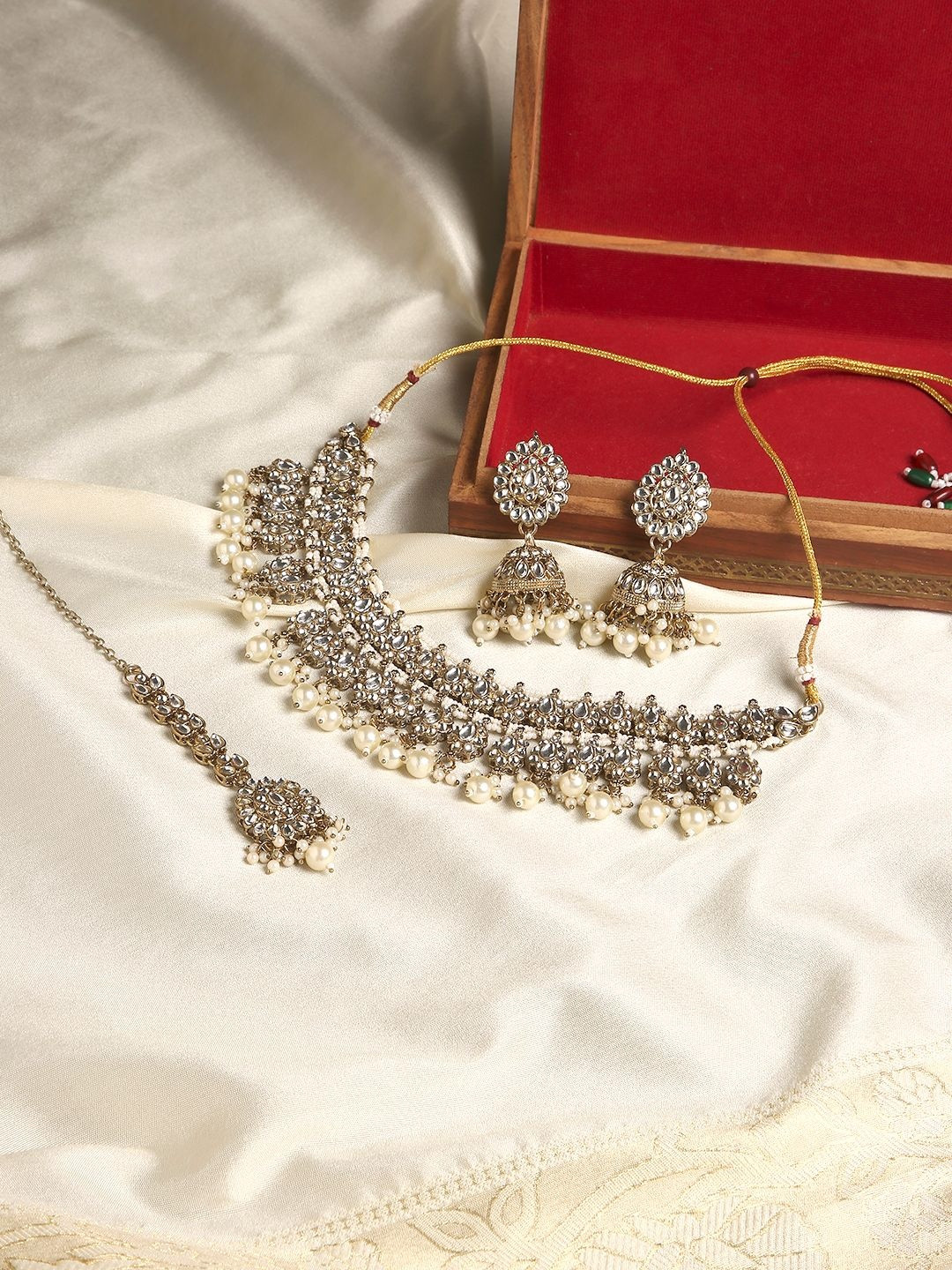 QUEENS NECK Gold-Plated Kundan Studded & Pearls Beaded Jewellery Set