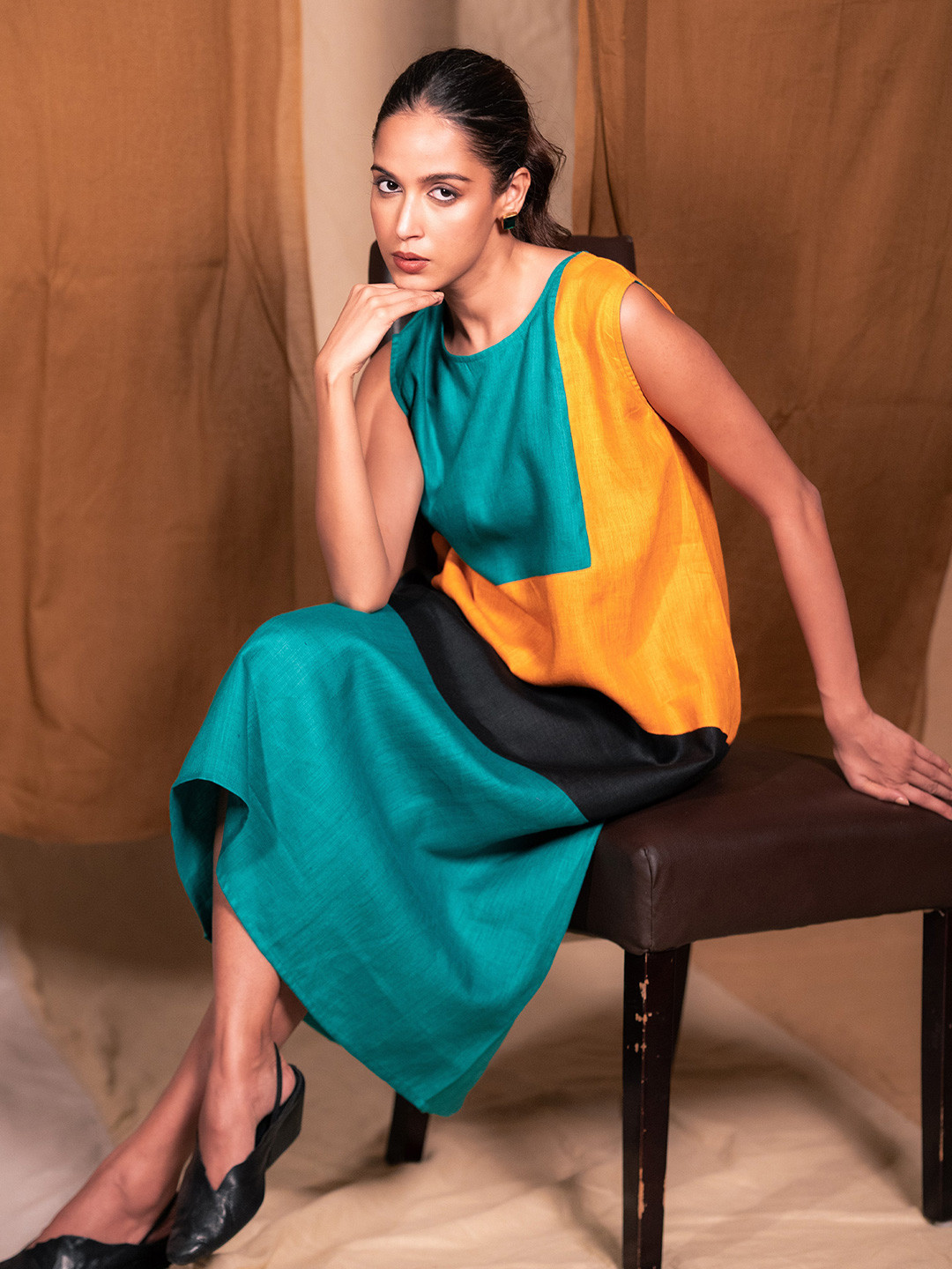 dhaaga Vesper Women Linen Colourblocked A-Line Midi Dress