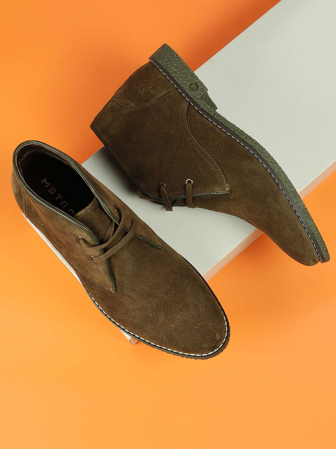 Metro Men Mid-Top Casual Desert Boots