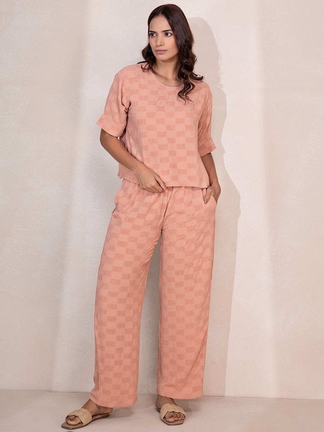 TITTLI Checked Round Neck T-Shirt With Trouser