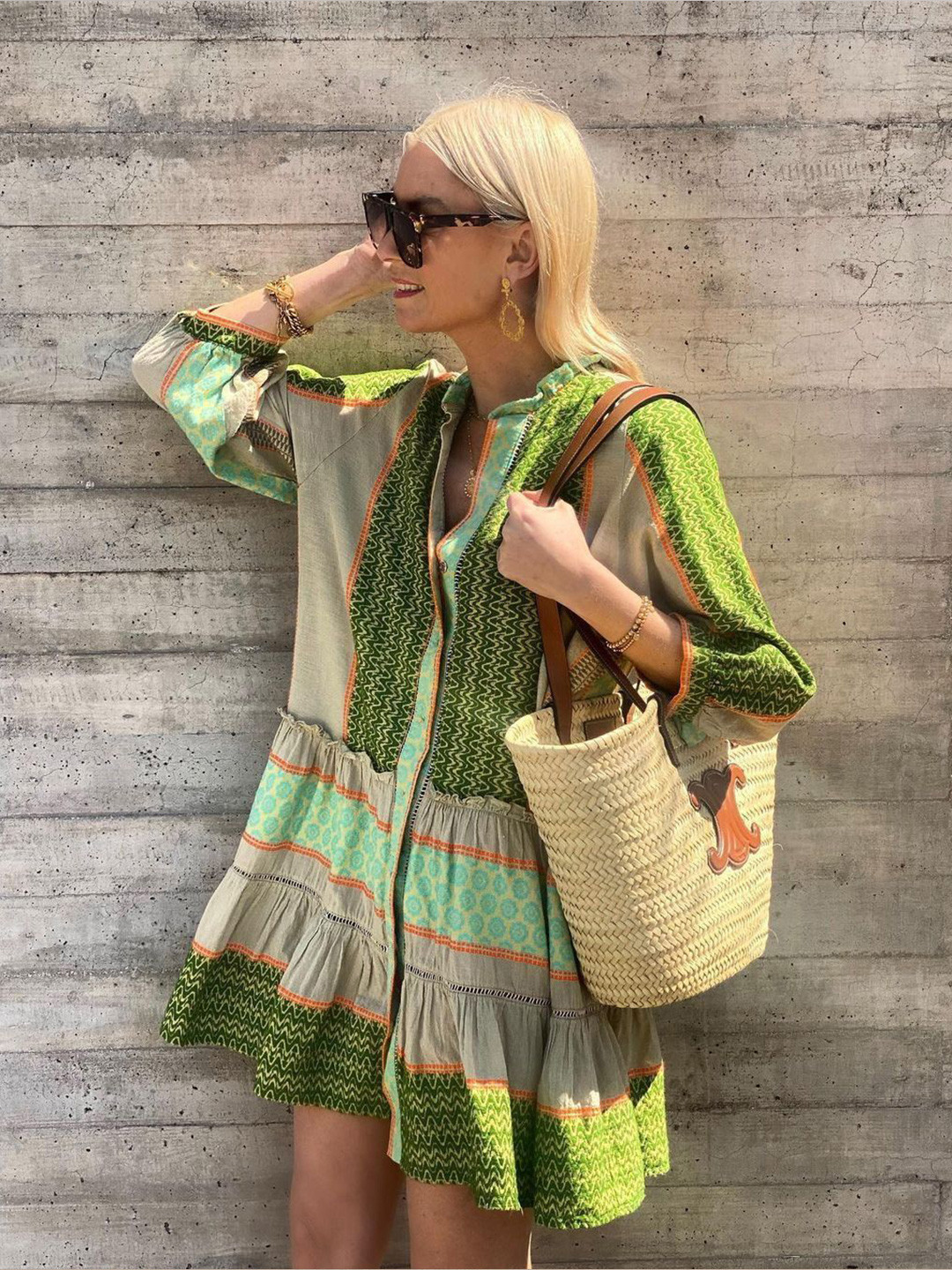 Outzidr Women Abstract Printed Lace Inserts Tiered Front Buttoned Mini Dress