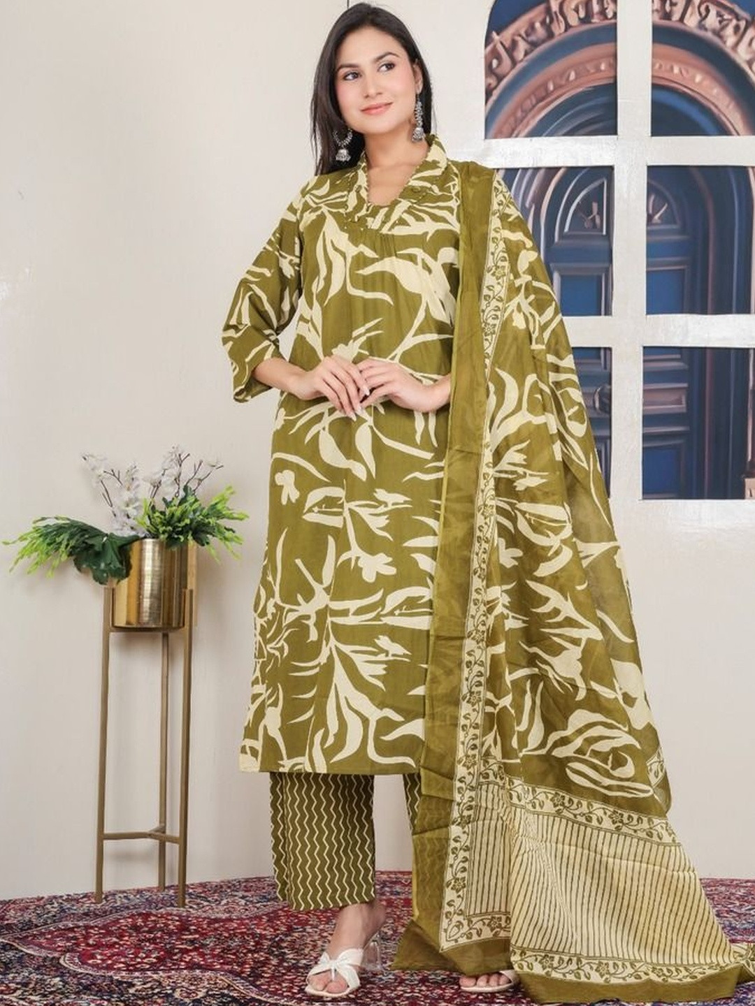 The Tinge Floral Printed Square Neck Pure Cotton Kurta With Trousers & Dupatta