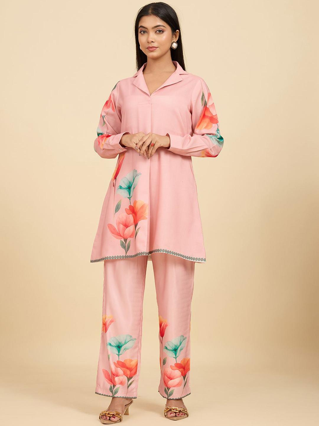 Komarri U Printed Notched Lapel Top With Trousers