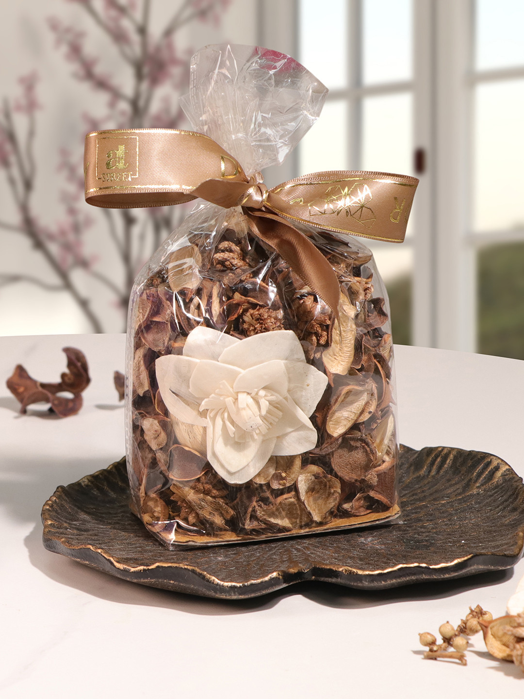 Art Street Brown Dry Flowers Potpourri With Vanilla Scent