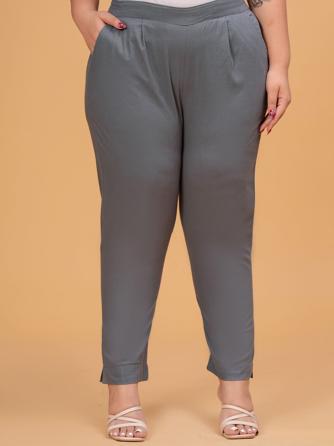 DIGITAL SHOPEE Women Easy Wash Mid-Rise Pleated Regular Trousers