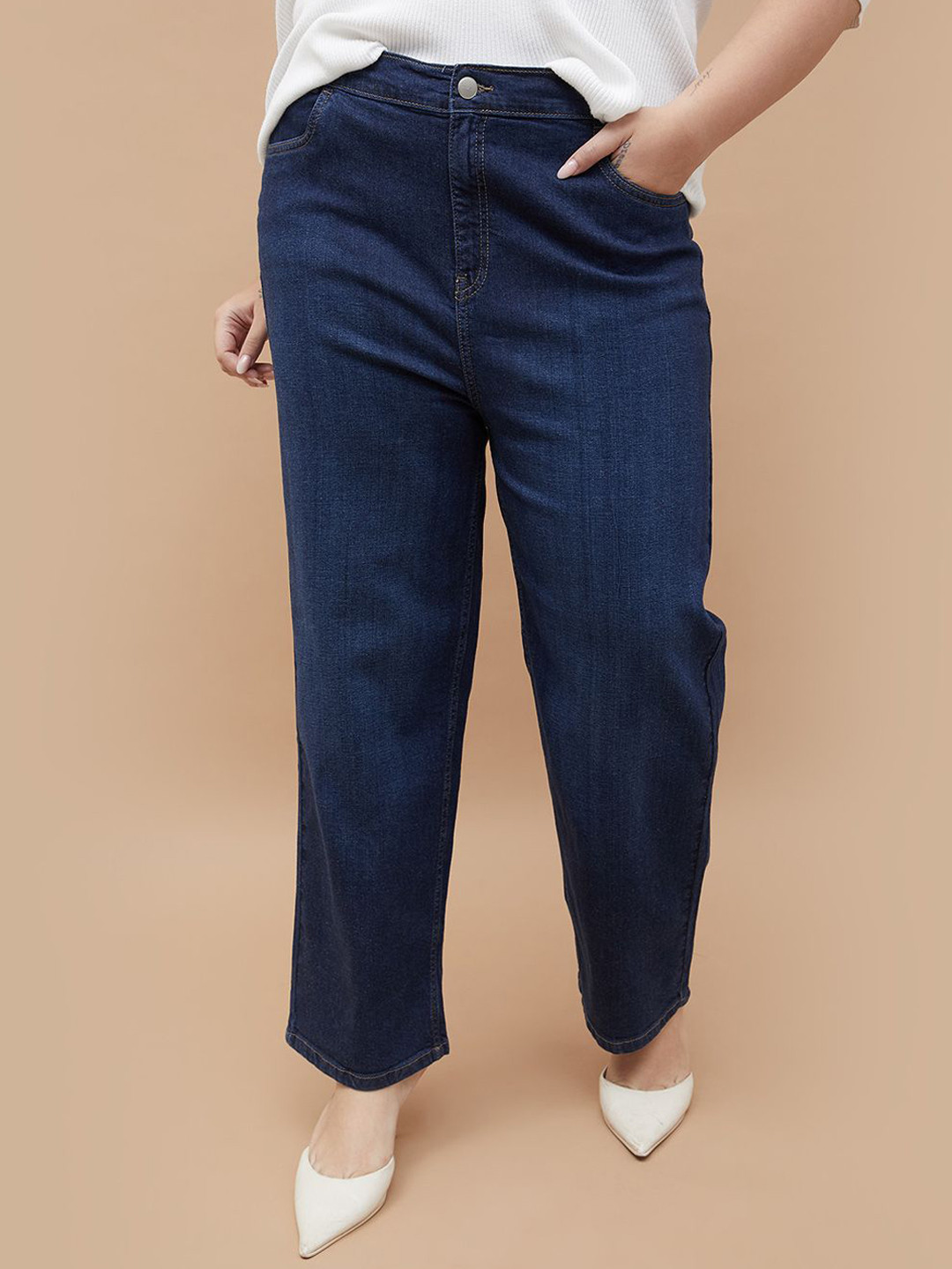 Women Plus Size Blue Solid Cotton Relaxed Fit Mid-Rise Light Fade  Jeans