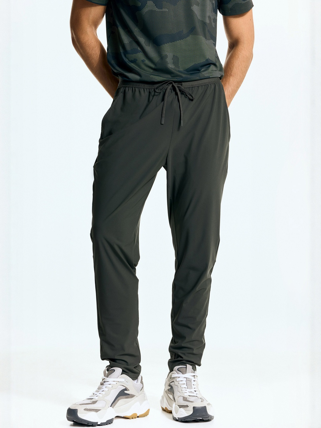 H&M Men Men Slim Fit Sports Trousers With DryMove