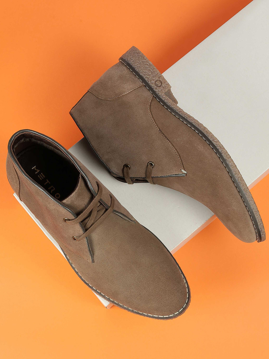 Metro Men Leather Round Toe Mid-Top Lace-Ups Desert Boots