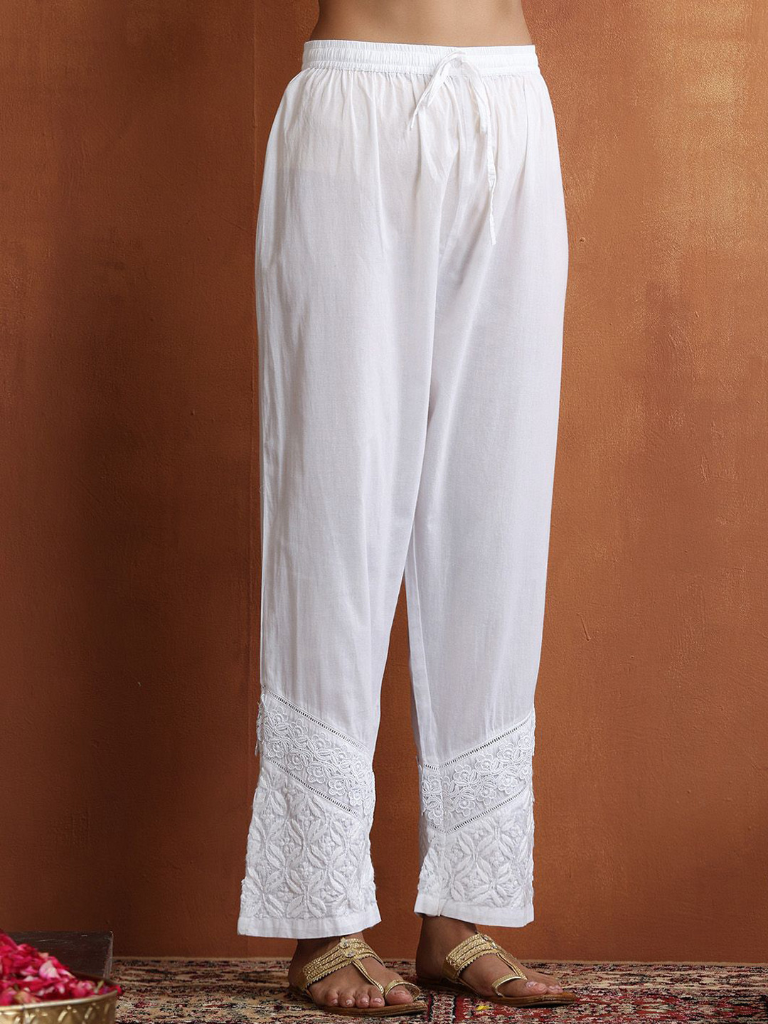 House of Chikankari Women Embroidered Cotton Mid-Rise Chikankari With Lace