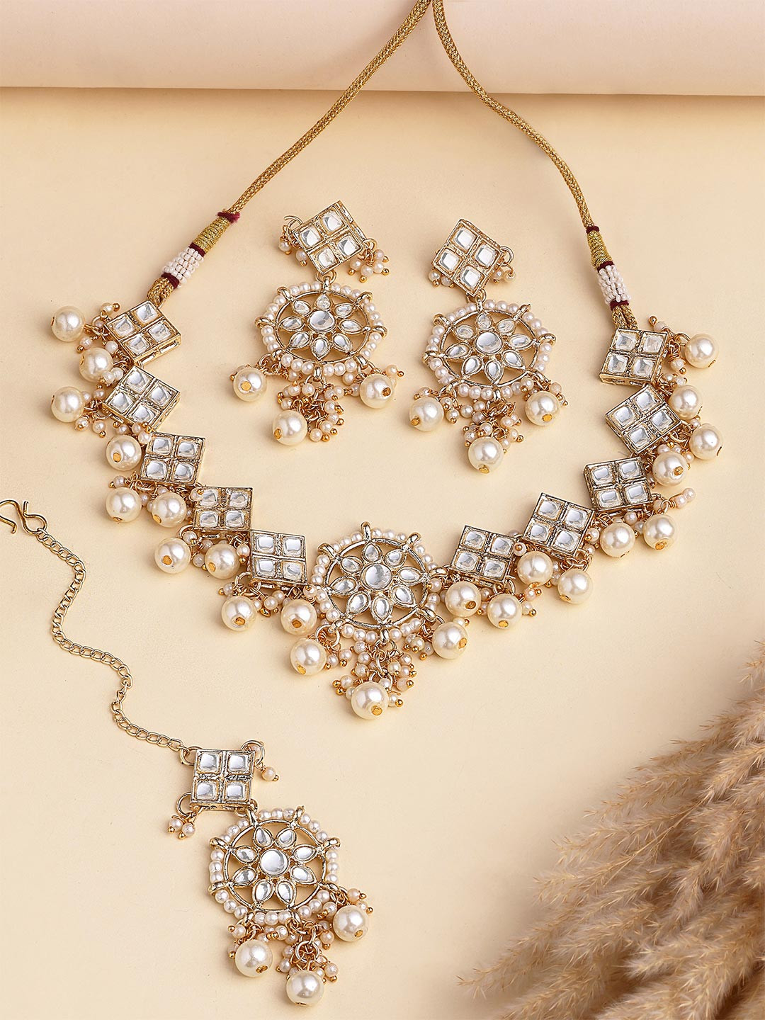 KARATCART Women Gold-Plated Gol-Toned Kundan-Studded & Pearl Beaded  Jewellery Set