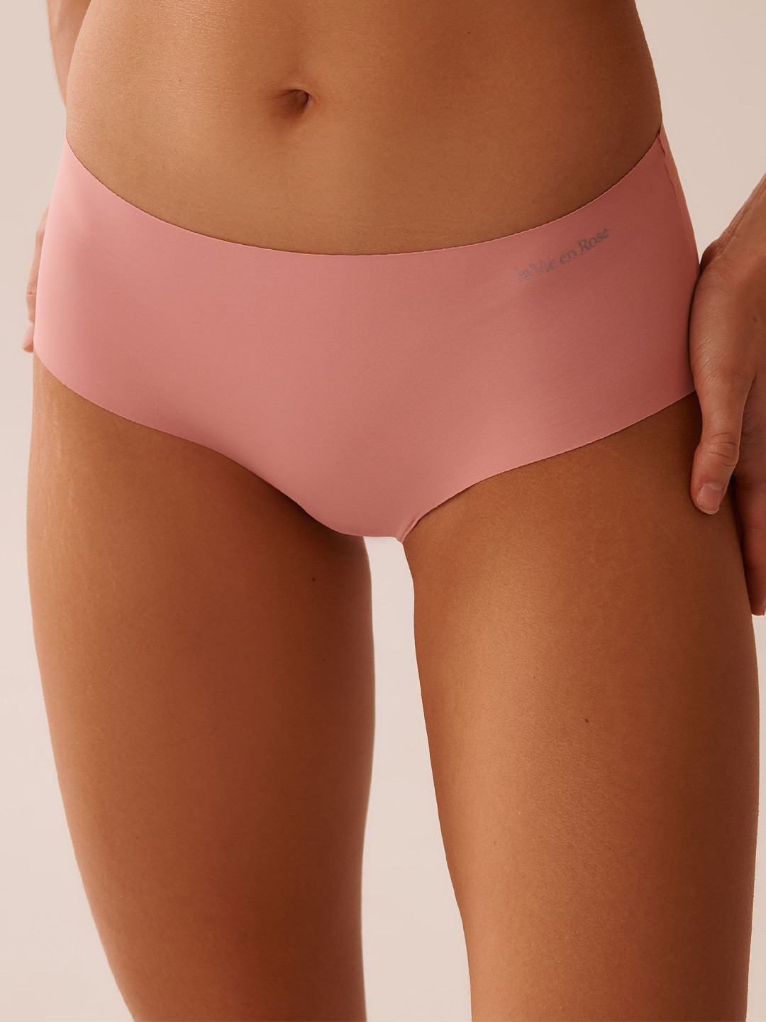 La Vie en Rose Women Low-Rise Seamless Microfiber Invisible Hiphugger Hipster Briefs