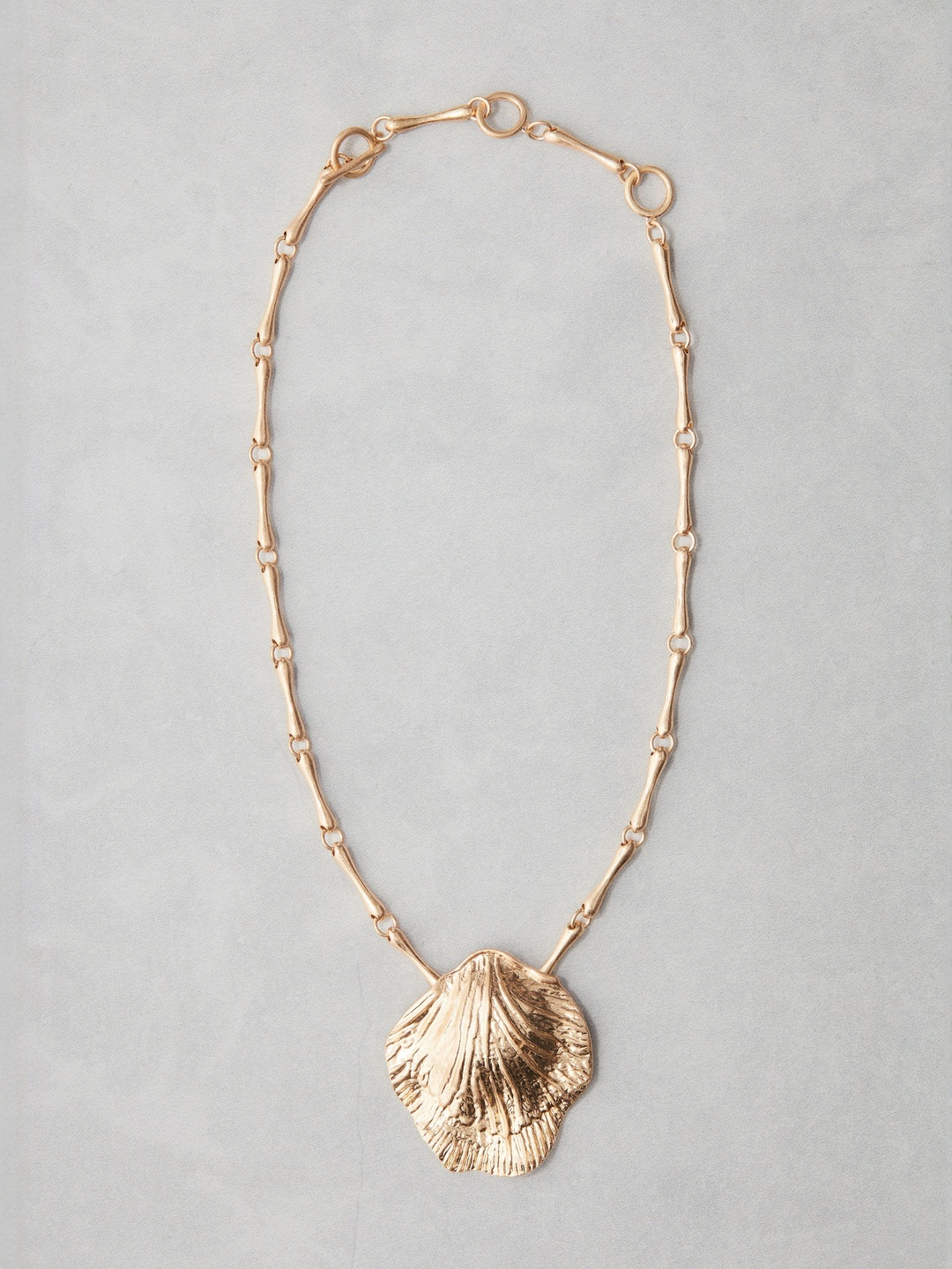 H&M Women Seashell-pendant necklace