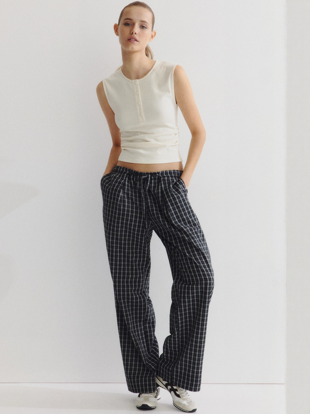 H&M Women Checked Loose Fit Easy Wash Pull-On Trousers