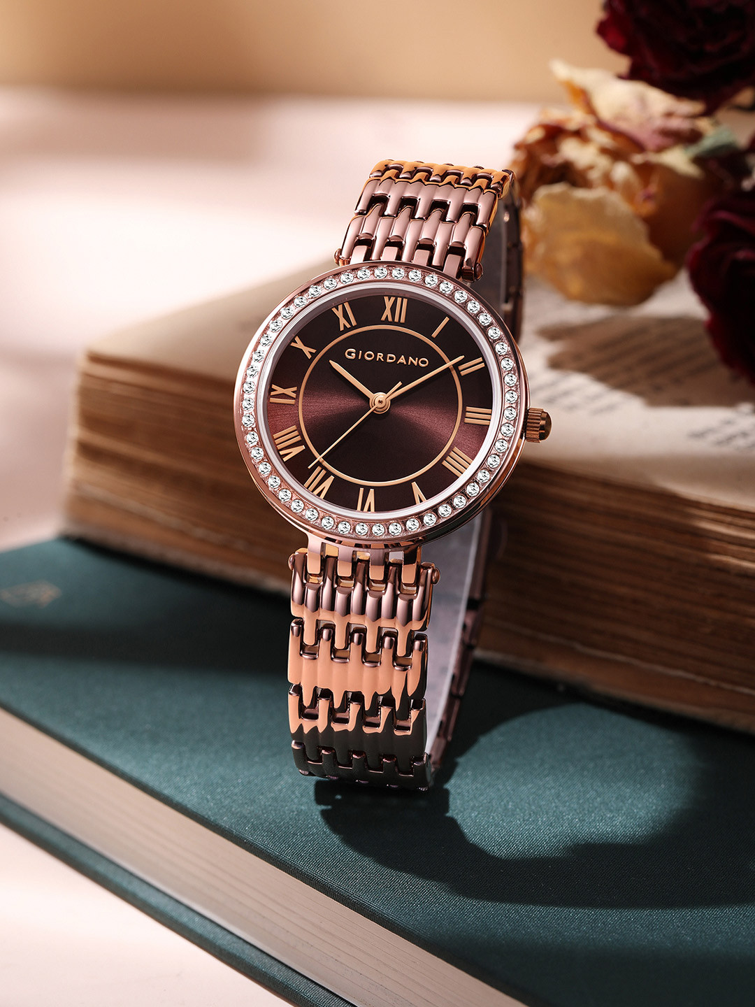 Giordano Eleganza Collection Women Round Diamond-Set with Metal Strap Analog Watch