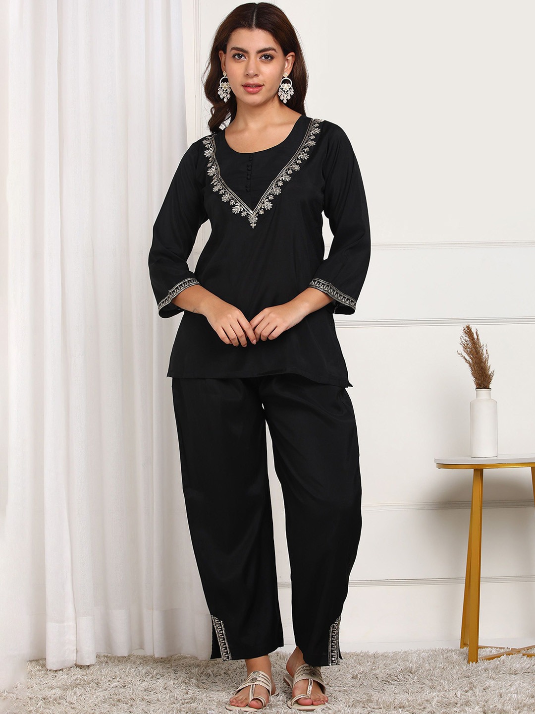 House of Pataudi Embroidered Round Neck Roman Silk Tunic With Trouser