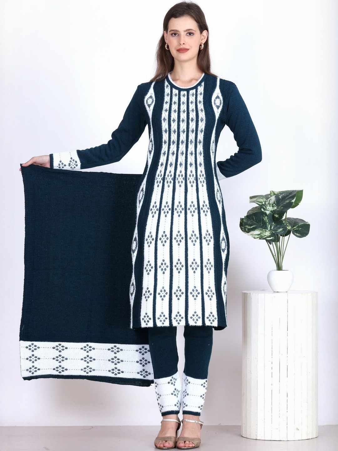 FIRST SLEEP Women Geometric Woven Design Kurta with Leggings & Dupatta