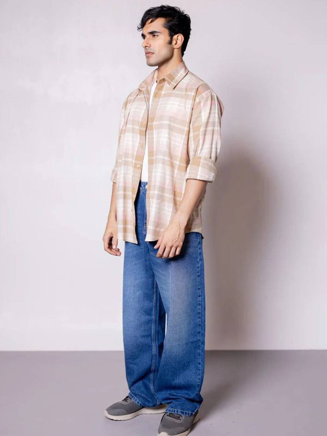 Minus One Men Baggy Mid-Rise Light Fade Clean Look Jeans