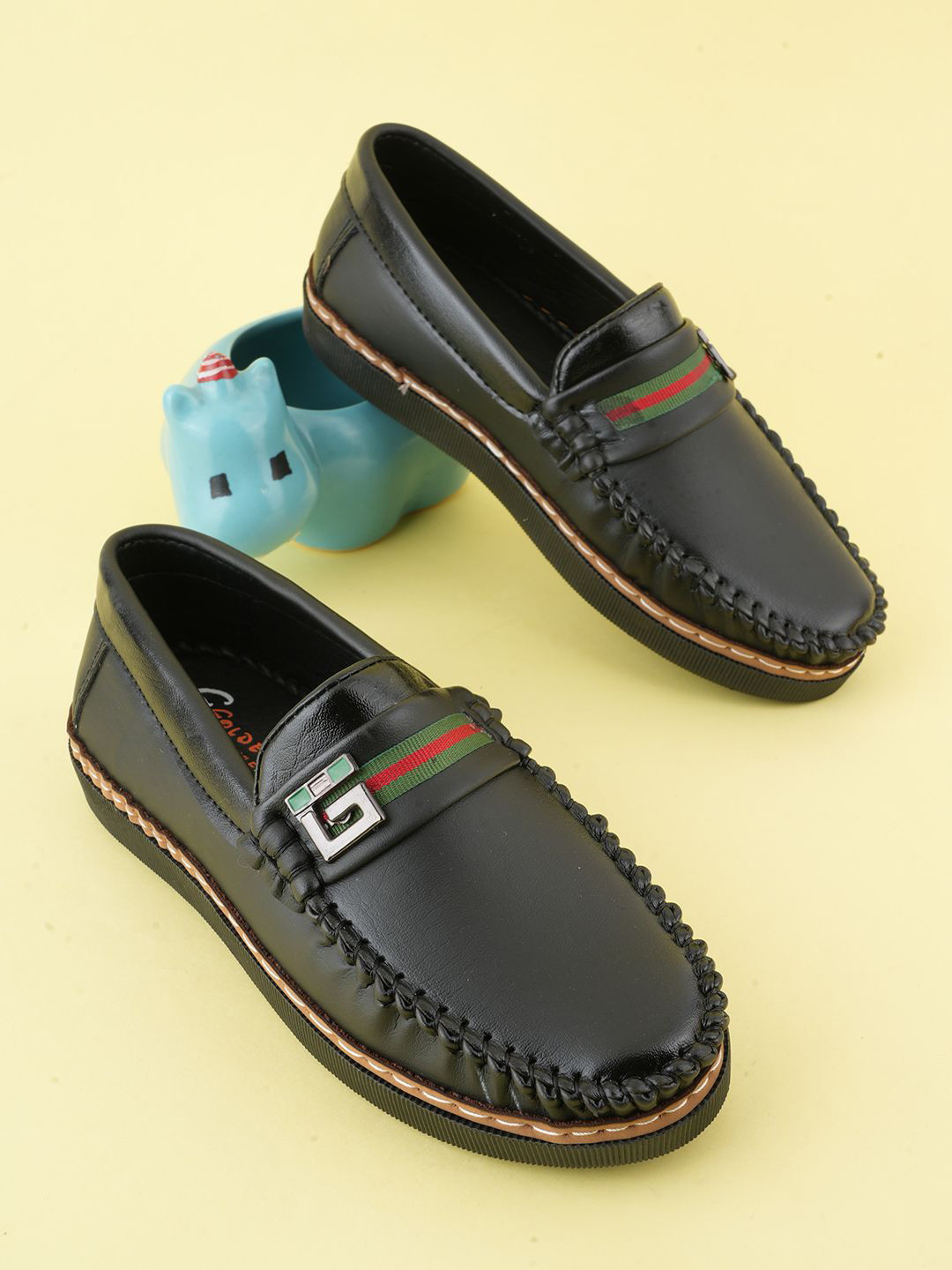 ZOOMBIE Boys Textured Leather Formal Loafers with Buckle