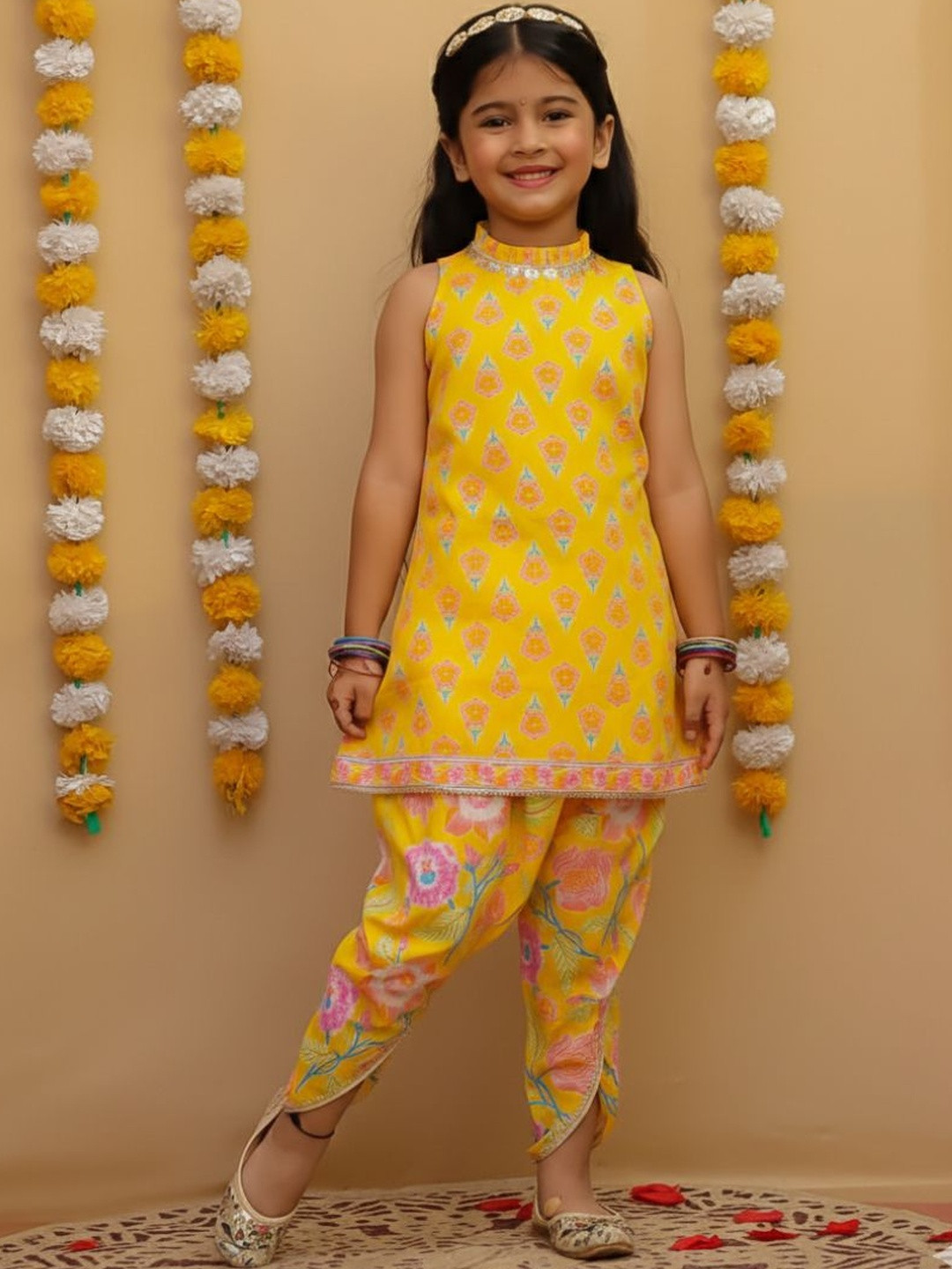 THE WEAVERS SHOP BY RAAVI Girls Floral Printed Pure Cotton With Dhoti Pants Kurta Sets