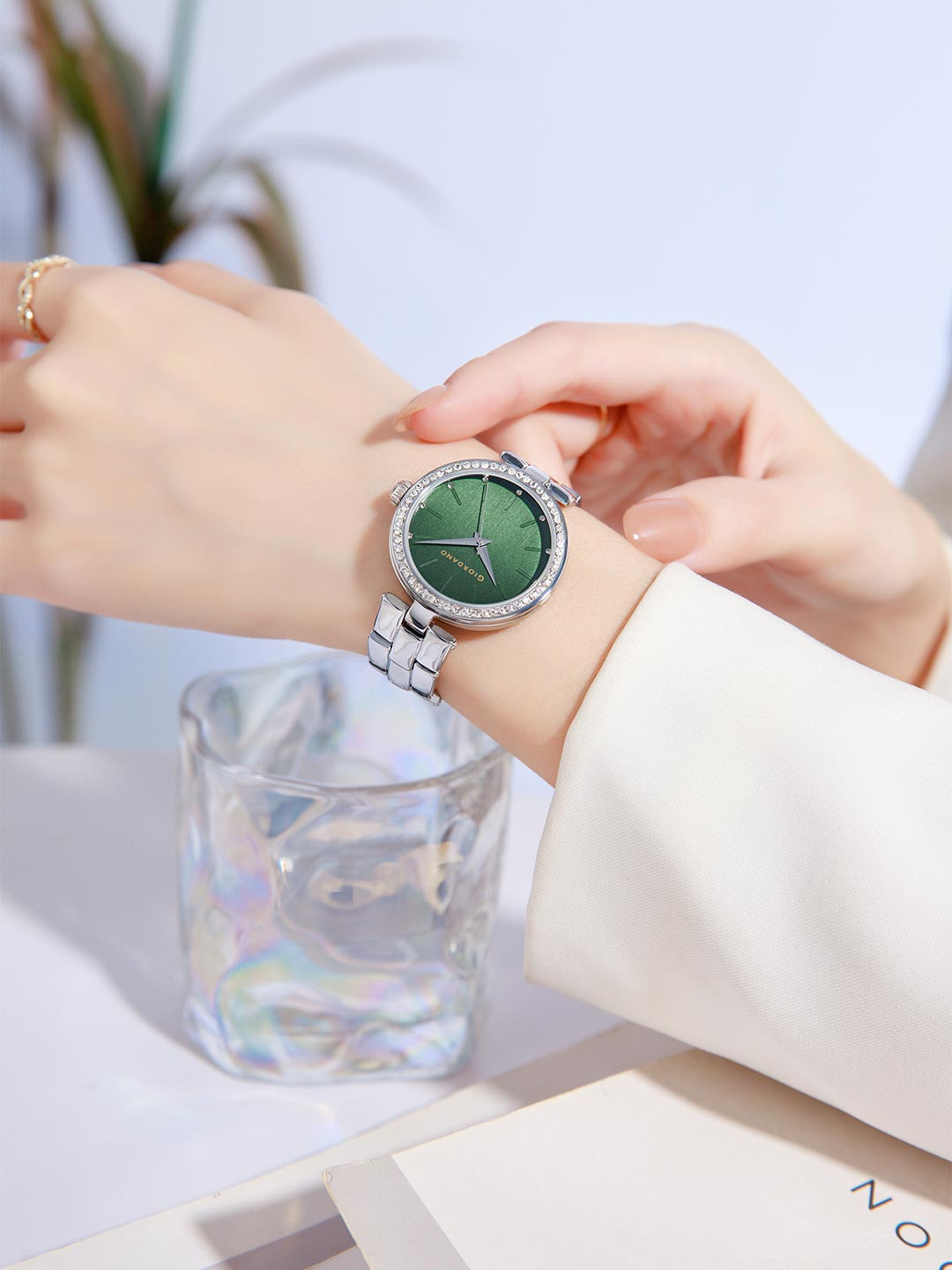 GIORDANO Women Embellished Dial & Stainless Steel Bracelet Style Analogue Watch A2079-55