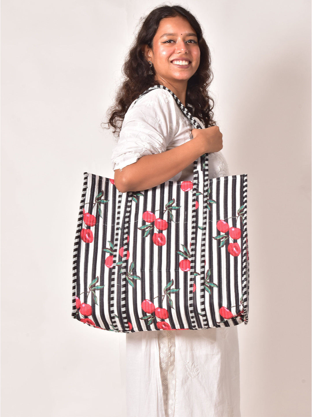 Feels Like Home Women Darjleeng Hills - Cherry On Top Shopper Tote Bag