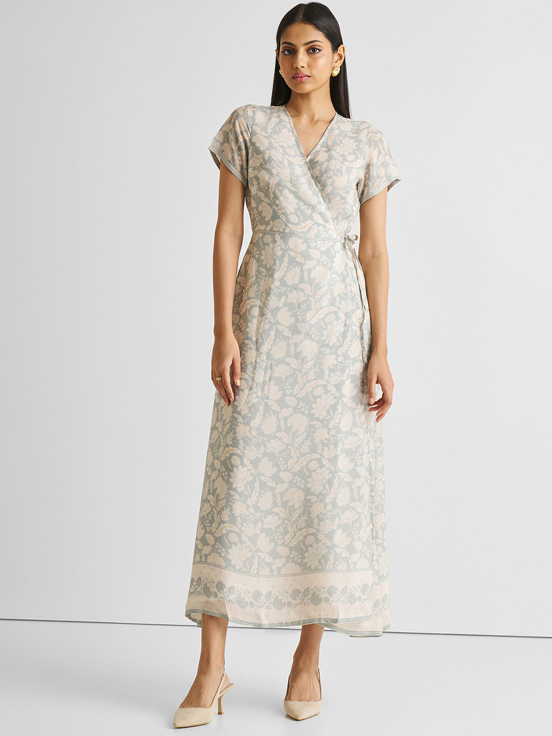 Reistor Ethnic Motifs Printed Tie-Up Crepe Wrap Maxi Dress