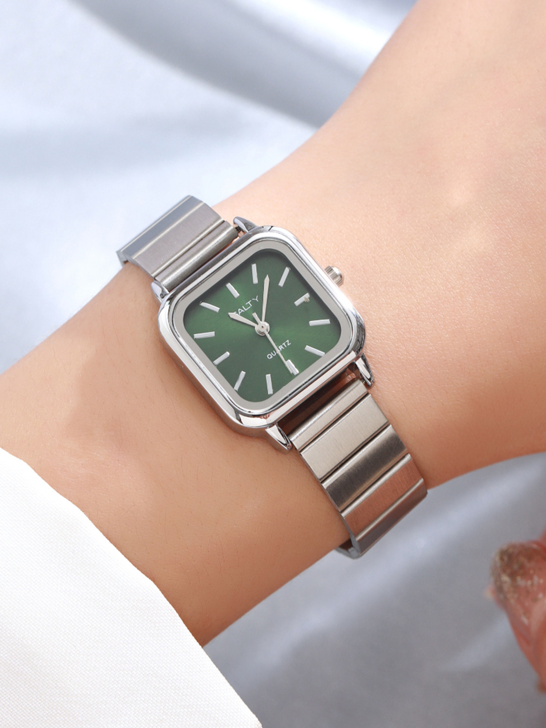 SALTY Women Green Forest Dial Sleek Watch WT-S-0005-S-GR