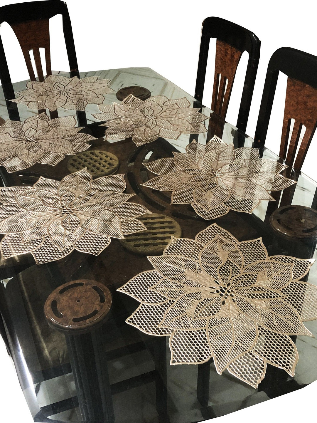 LaVichitra Round Pack of 6 Gold PVC Table Placemat