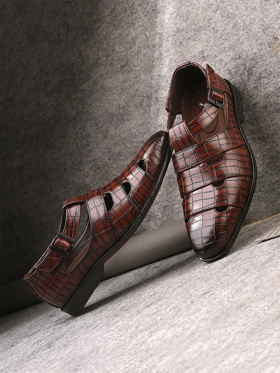 House of Pataudi Men Ultra-Lightweight & Flexible Fisherman Sandals