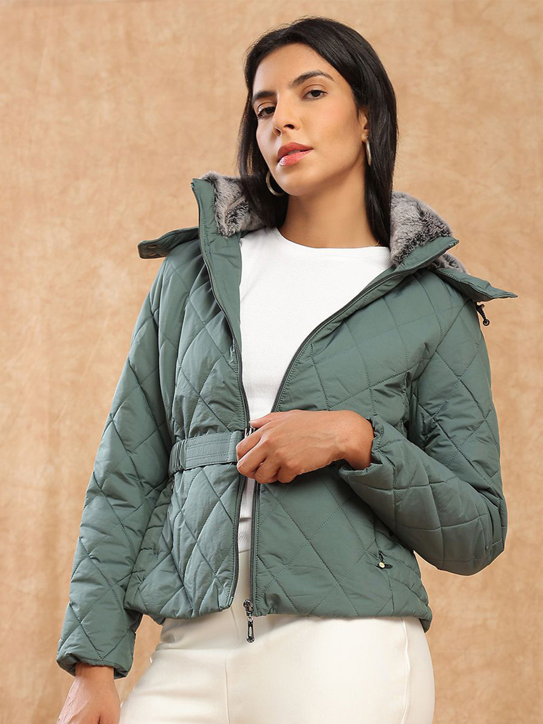 Globus Women Hooded Solid Insulator Puffer Jacket With Belt