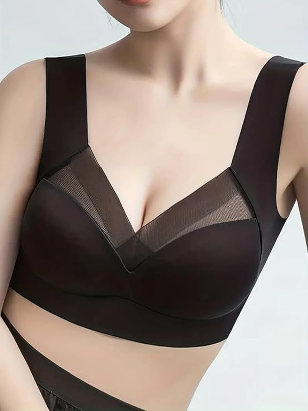 Eleg & Stilance Women Black Naylon  Slip-On Lightly Padded Seamless Sports Bra