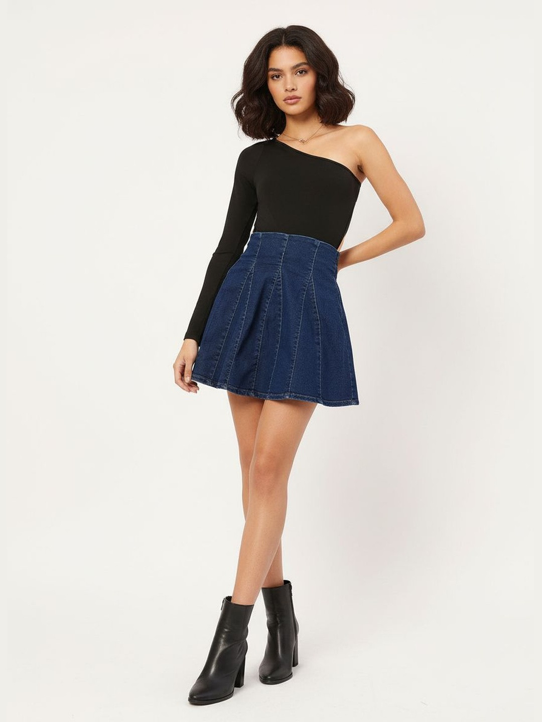 DressBerry Glowing Diva Open-Back One Shoulder Asymmetrical Knitted Top