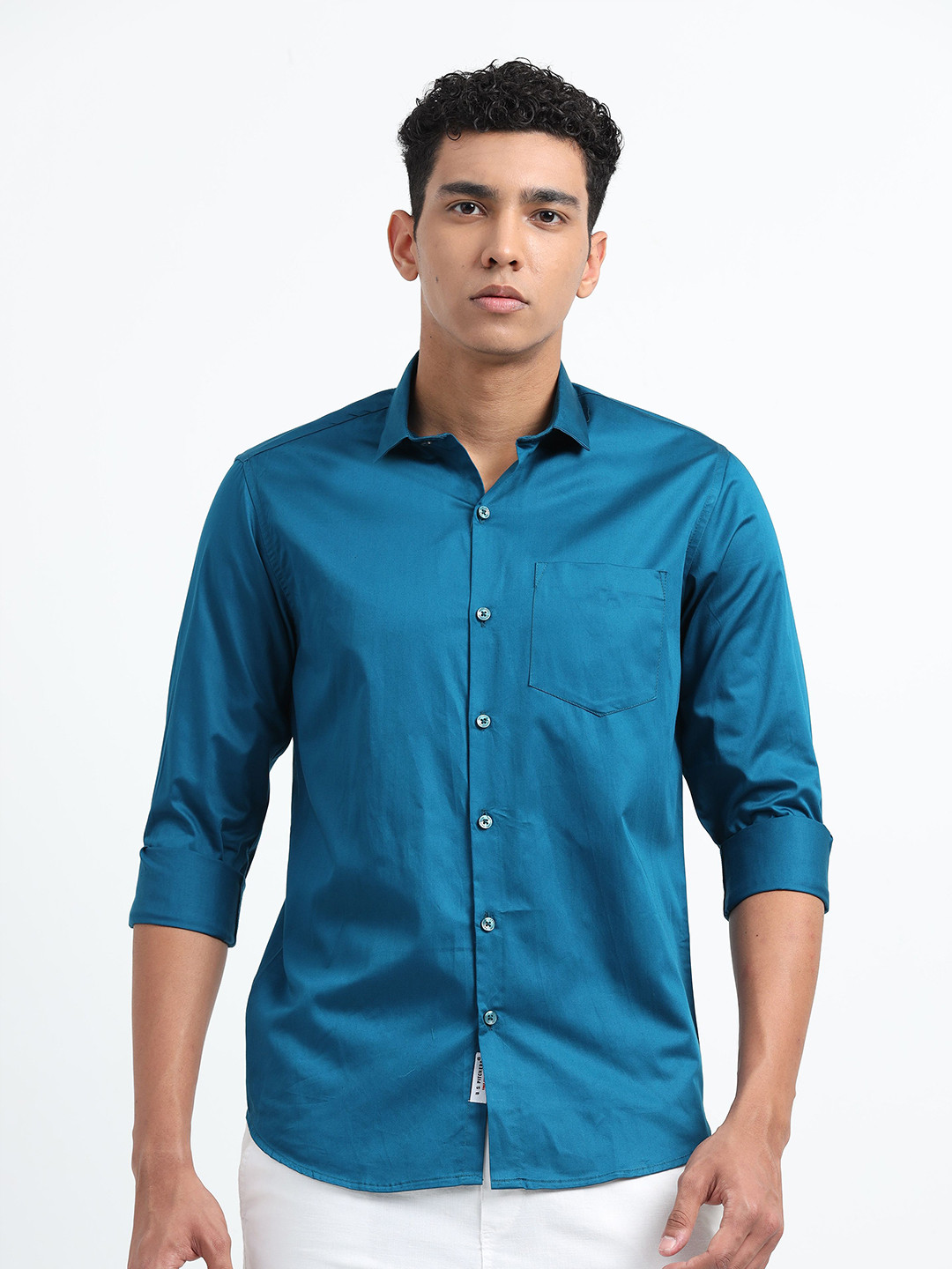 Men's Regular Fit Solid Spread Collar Casual Shirt