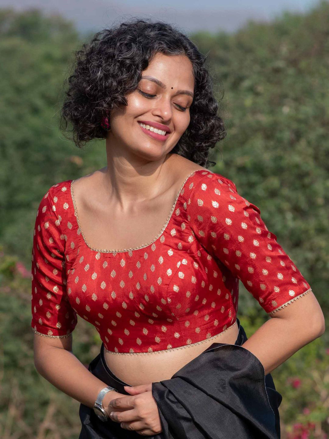 Suta Woven Designed Brocade Round Neck Saree Blouse