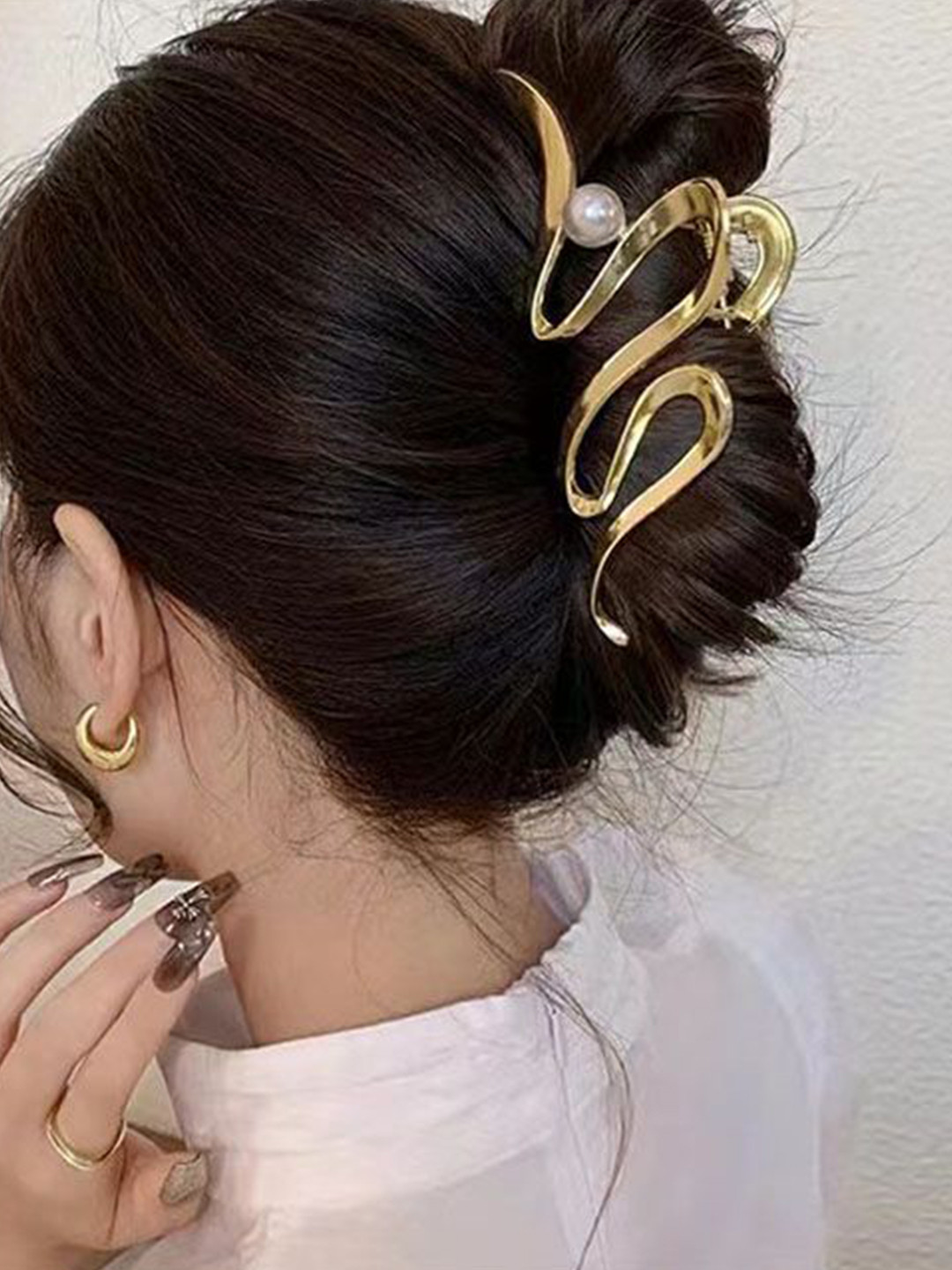 Stoln Women Gold Wavy Pearl Claw Clip