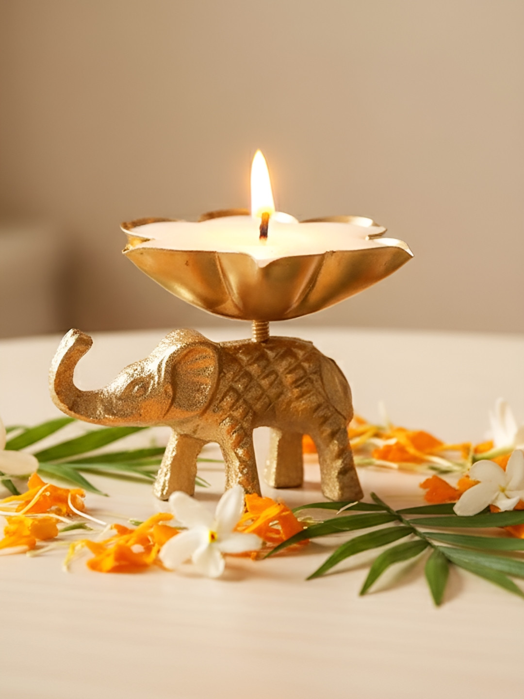Special You White Round Elephant Shaped Urli Candle