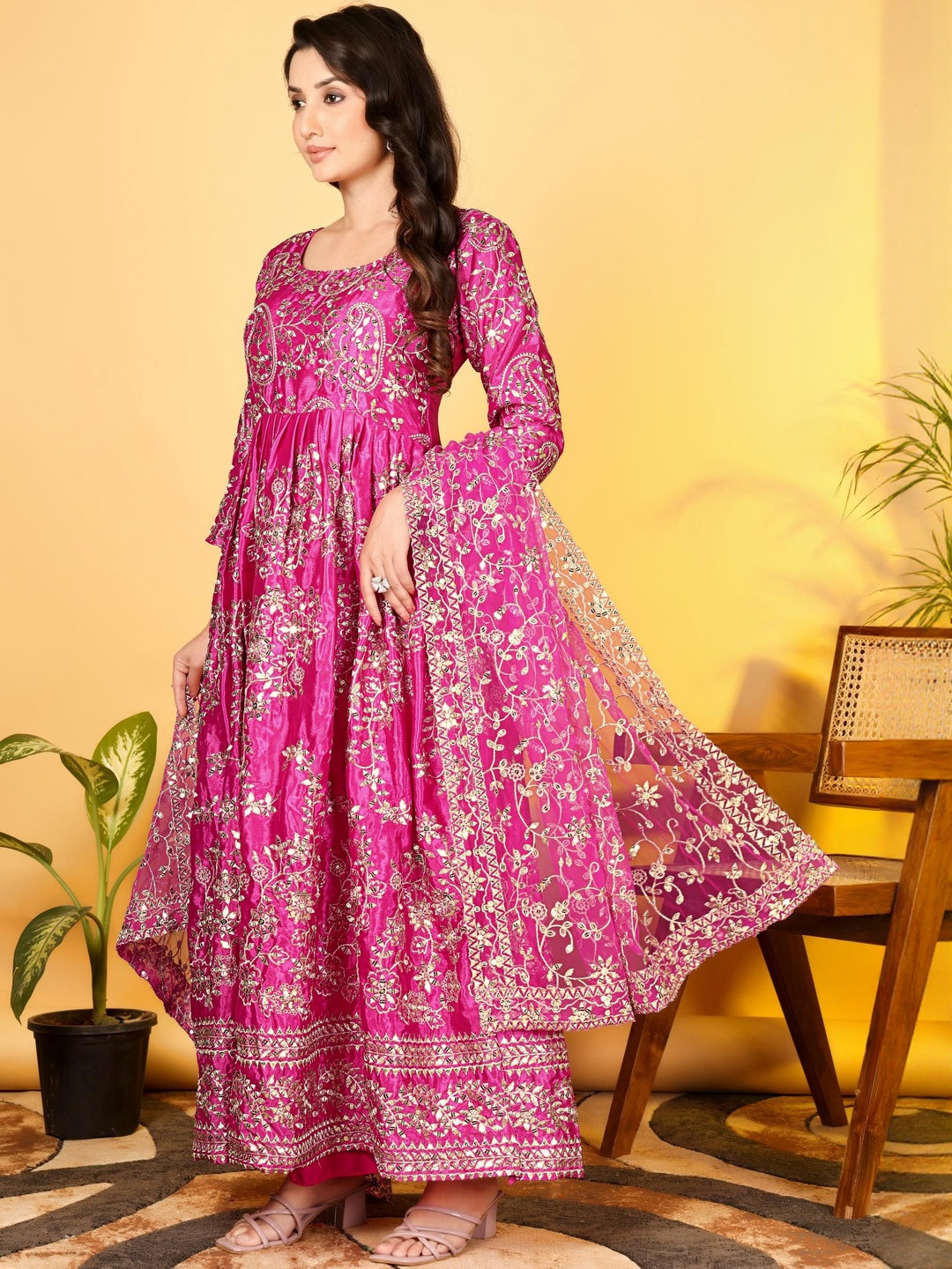 Vanshaft Collection Embroidered Roud Neck Zari Georgette Kurta With Salwar & Dupatta