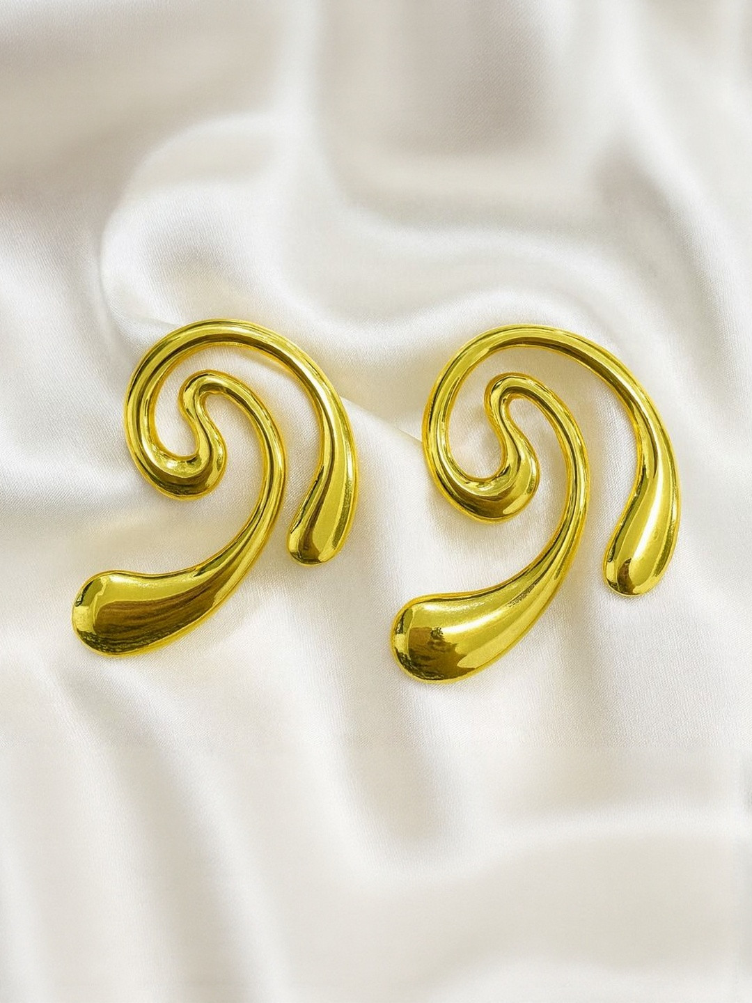 Nui Gold plated Korean Contemporary Studs
