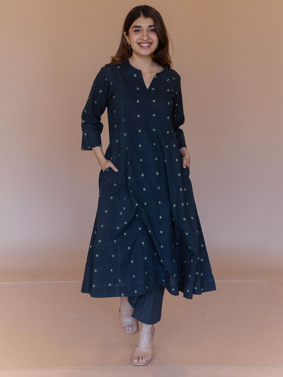 THE INDIAN ETHNIC CO Women Dark Green Dabu Cotton Kali kurta