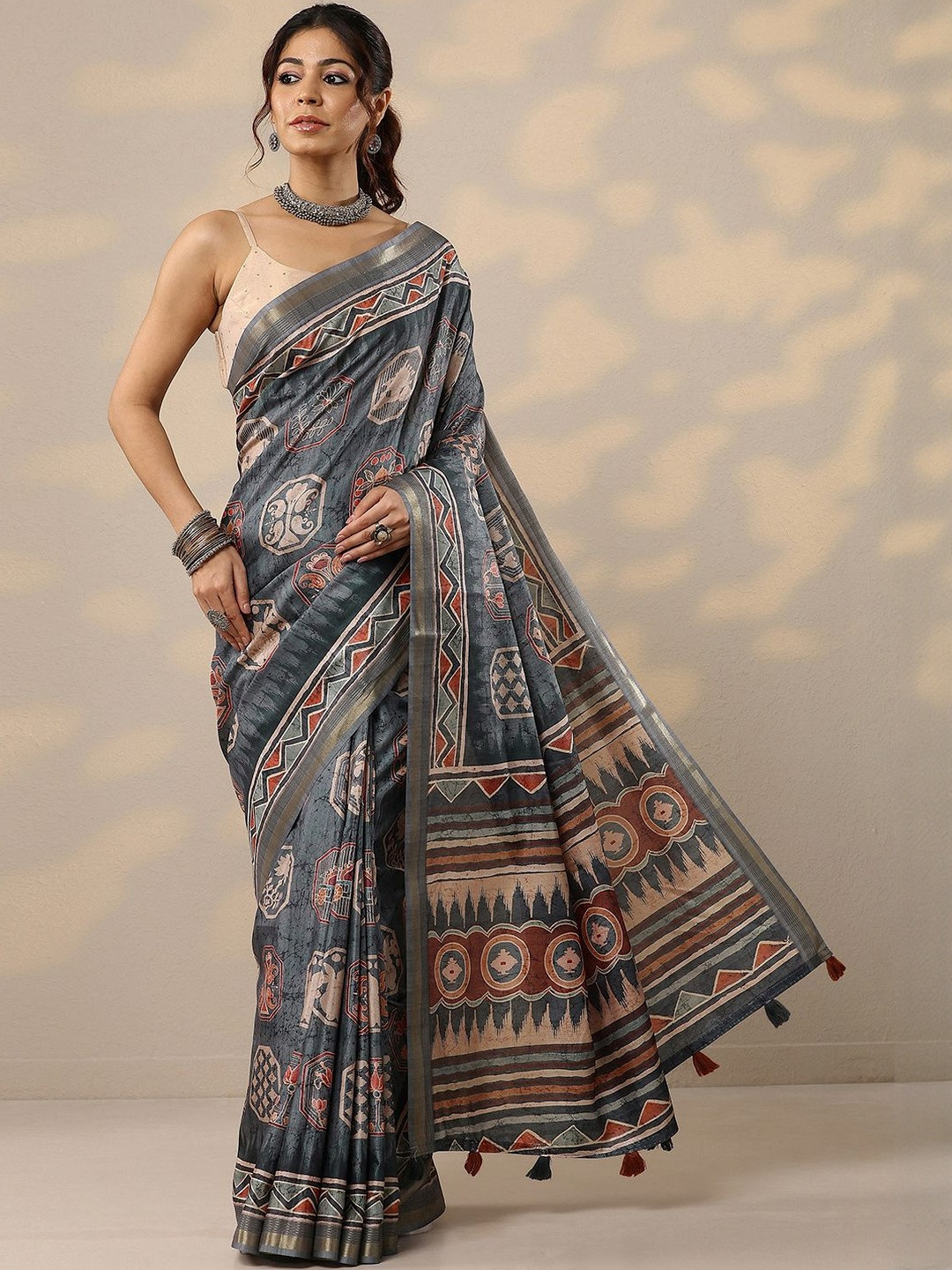 Libas Ethnic Motifs Saree With a Blouse Piece