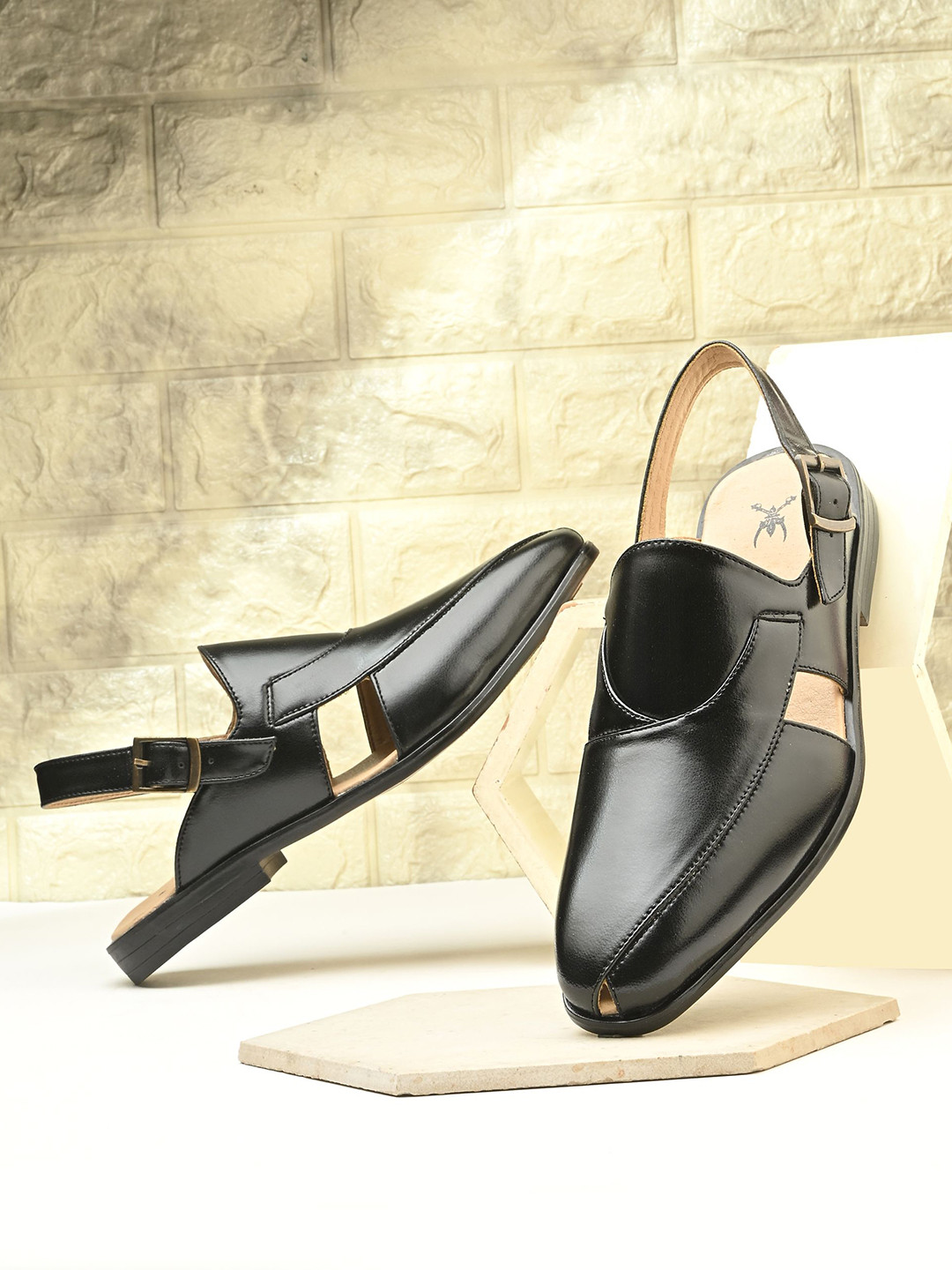 House of Pataudi Men Round Toe Ultra-Lightweight & Flexible Shoe-Style Sandals