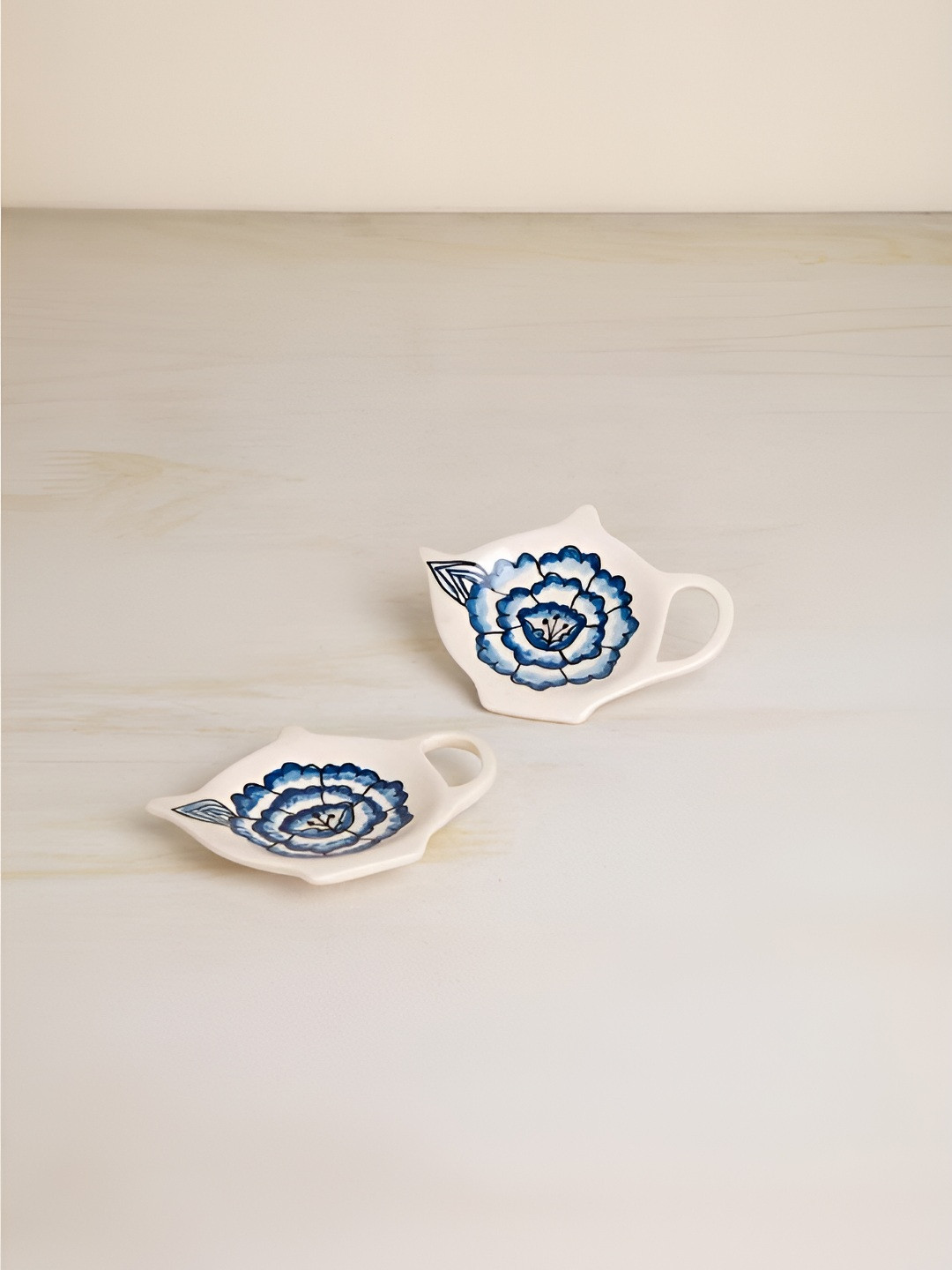 FREEDOM TREE Damask Cream And Black 2 Pieces Floral Printed Ceramic Glossy Plates