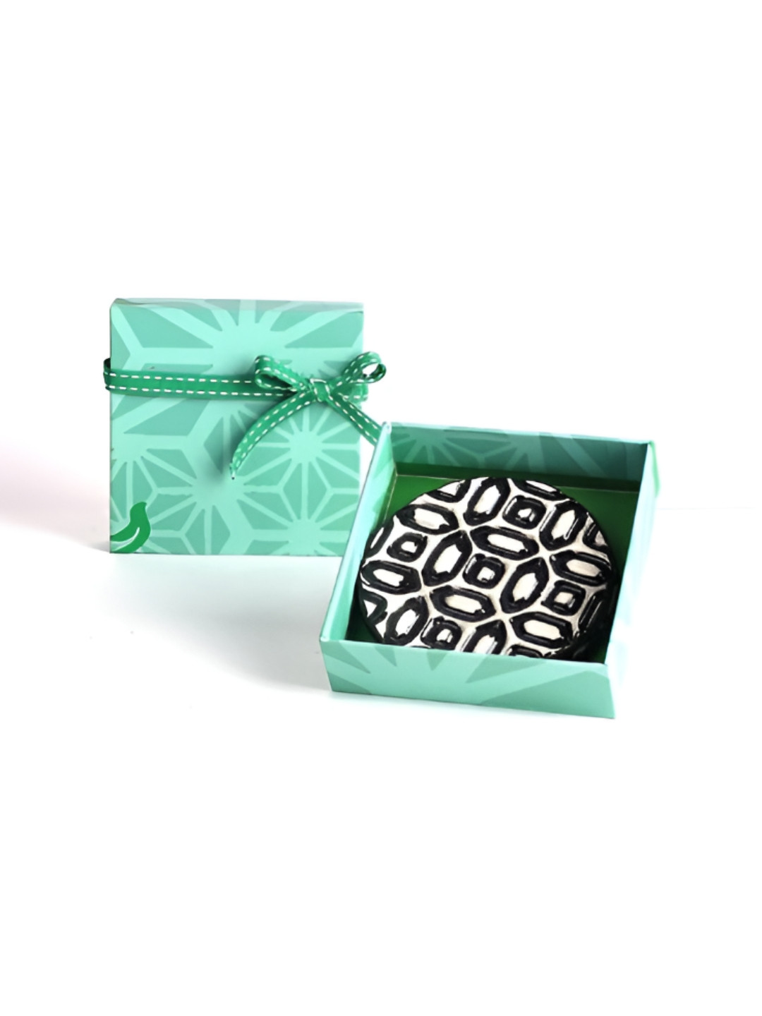 FREEDOM TREE 2 Pieces Black & Off White Textured Round Ceramic Coasters