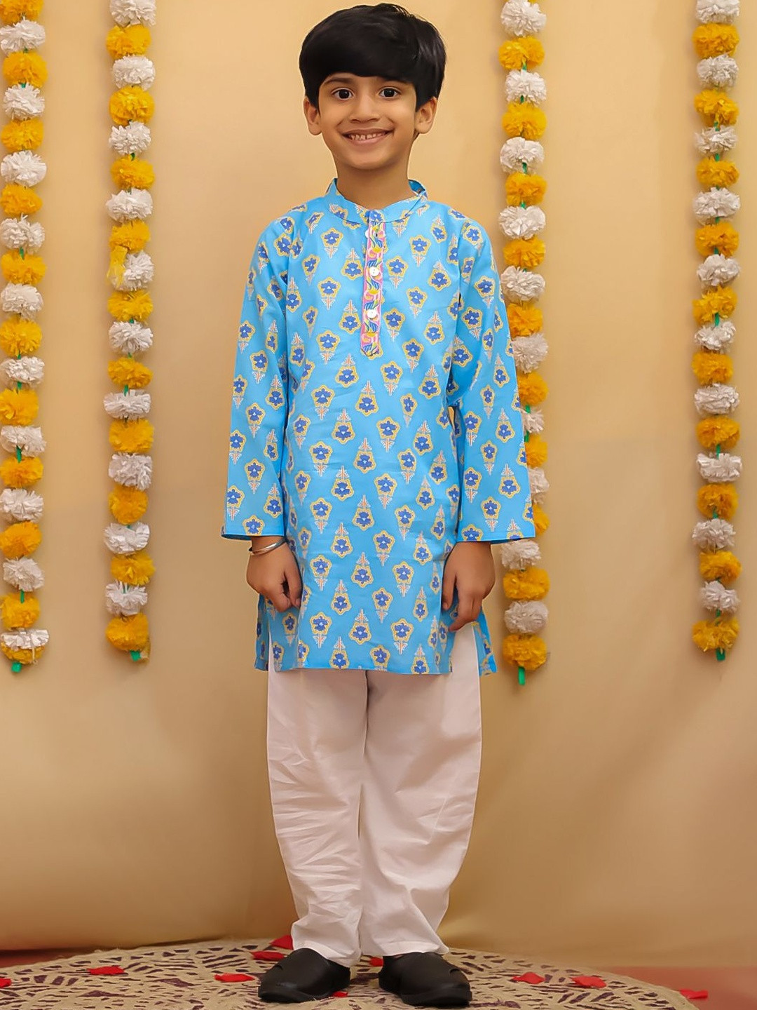 THE WEAVERS SHOP BY RAAVI Boys Ethnic Motifs Printed Cotton Kurta with Pyjamas